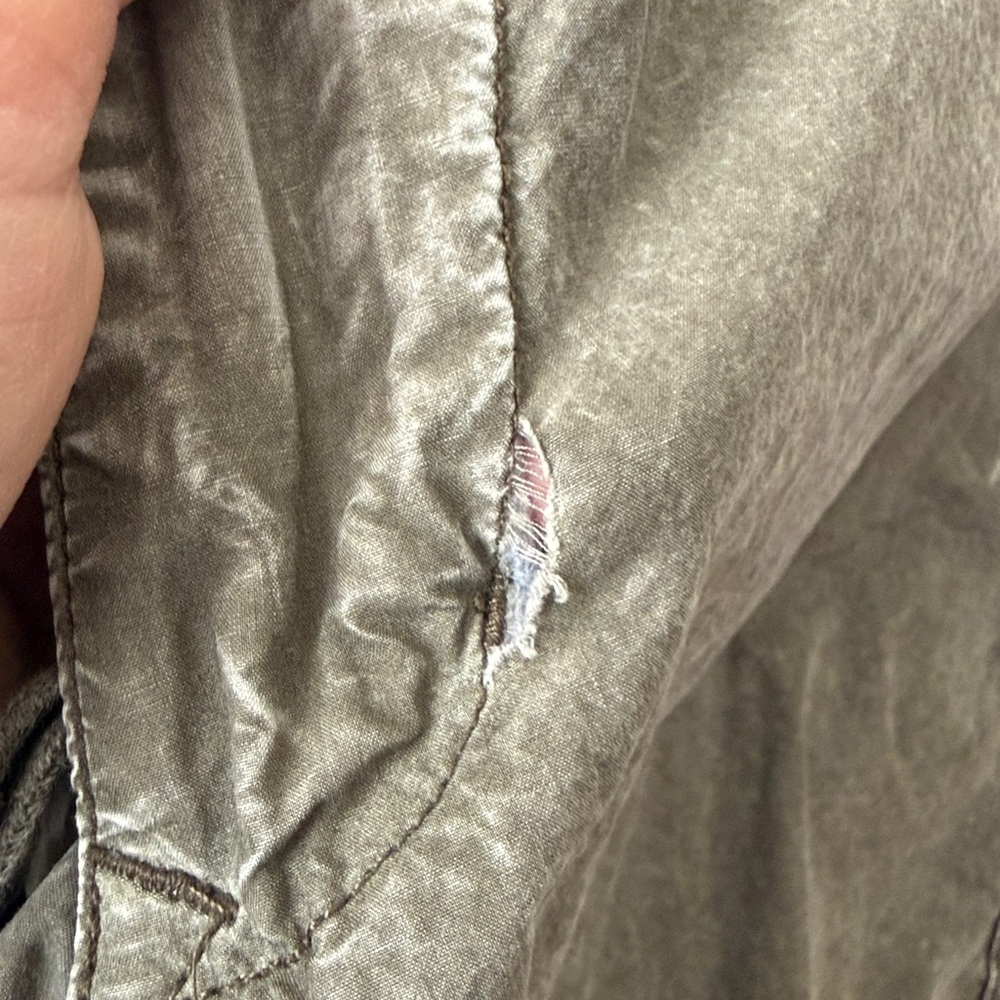 R13 Wide Leg Cargo Pants in GD Olive 28- Small Hole - Picture 16 of 16